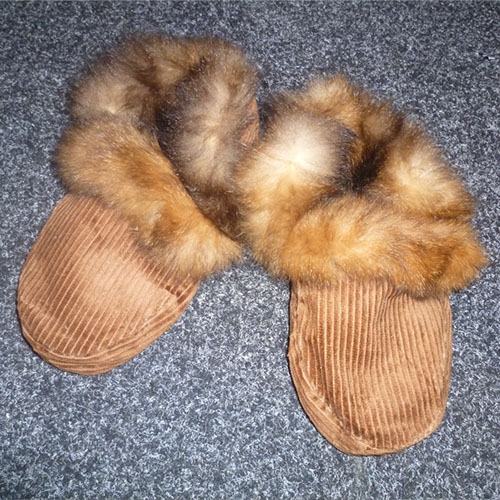 Brown pattern slippers